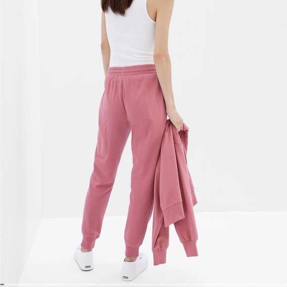 NWT GAP Fleece Joggers Color: Rosetta  SIZE MEDIUM - Picture 3 of 6